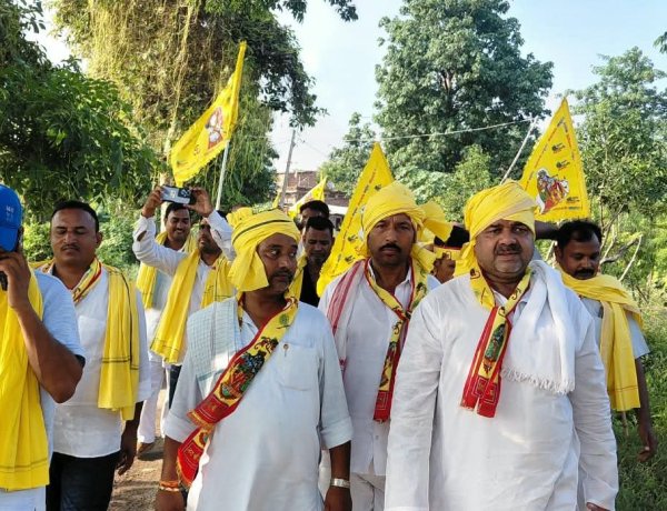 ‘भए प्रकट कृपाला, दीनदयाला...’ से गूंज उठे घर-मंदिर, धूमधाम से मनाया गया श्रीकृष्ण जन्मोत्सव