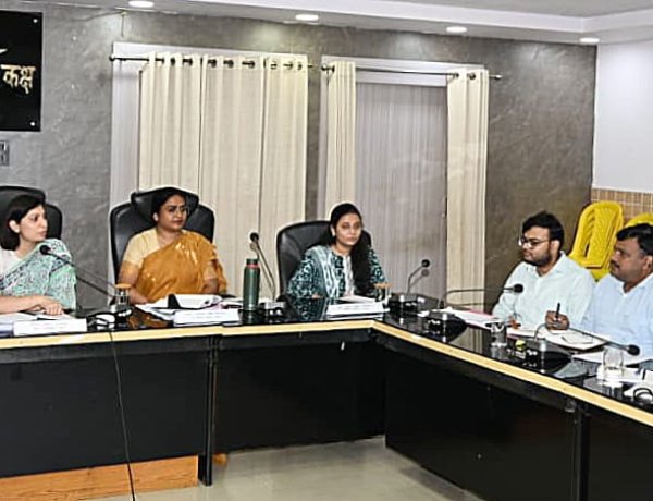 बाढ़ प्रभावित गांवों में राहत से लेकर स्वास्थ्य तक पुख्ता इंतजाम के निर्देश
