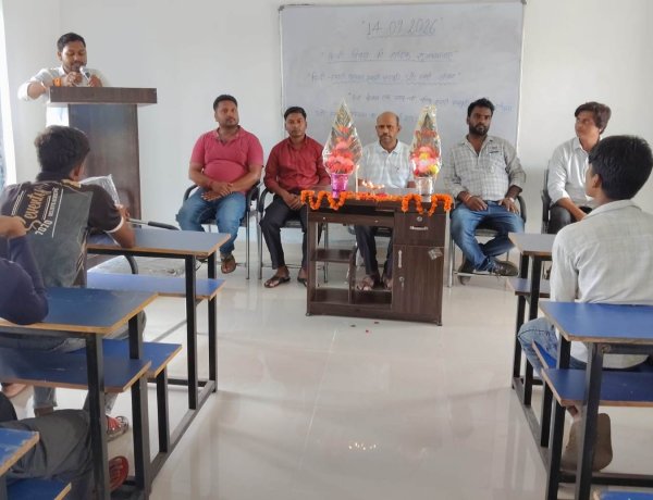 हिंदी को व्यवहार और संस्कार से जोड़ने का लिया संकल्प, विद्यार्थियों ने जाना भाषा का गौरव