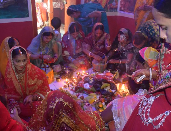 हरितालिका तीज पर निर्जला व्रत, शिव-पार्वती की पूजा कर मांगा अखंड सुहाग:
