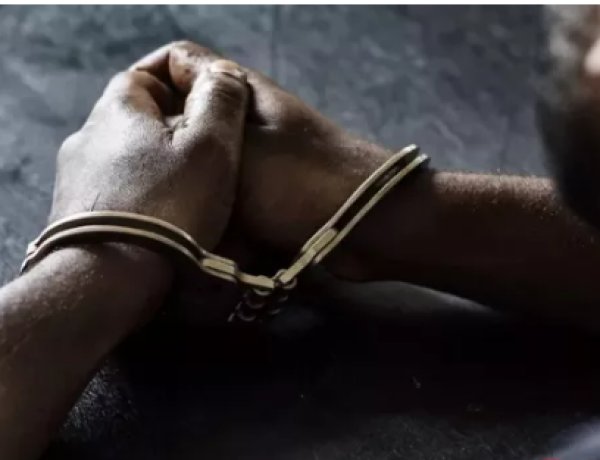 ऋण बकाया छोड़ना पड़ा महंगा, पुलिस ने दो को दबोचा