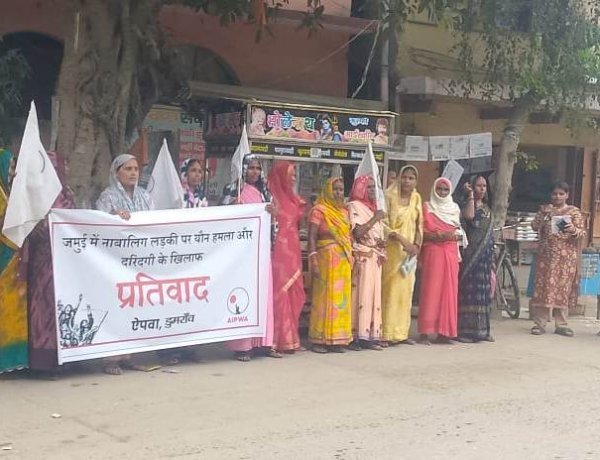 छात्राओं की सुरक्षा पर सरकार को घेरा, डुमरांव में एपवा का प्रतिवाद