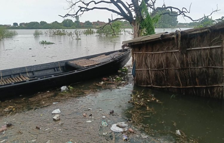 गंगा खतरे के निशान के मुहाने पर, तटवर्ती इलाकों में बाढ़ का बढ़ा खतरा