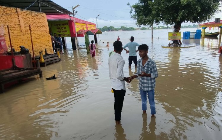 खतरे के निशान से महज 8 सेंटीमीटर दूर गंगा, बक्सर में बाढ़ का खतरा और गहराया