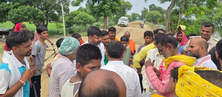 बाढ़ राहत के डीजल पर उठे सवाल, 20 लीटर आवंटन में नाविकों तक पहुंच रहा महज 5 लीटर!