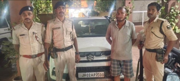 कार्रवाई: 129 लीटर विदेशी शराब के साथ एक गिरफ्तार, दूसरा फरार, कार जब्त