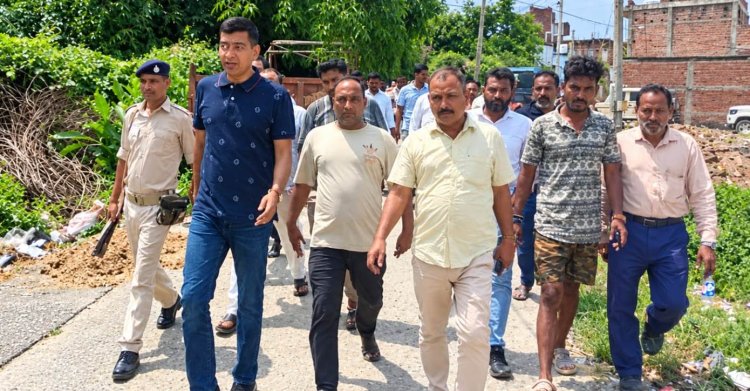ट्रांसफार्मर का स्वीच काटने से भड़का विवाद, ईंट-पत्थर और फायरिंग से दहला नया भोजपुर