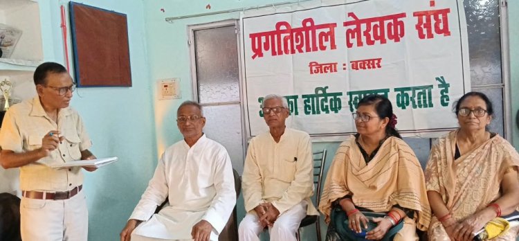 हिंदी के भविष्य से लेकर साहित्य की नई पीढ़ी तक, कवि गोष्ठी में उठे सवाल