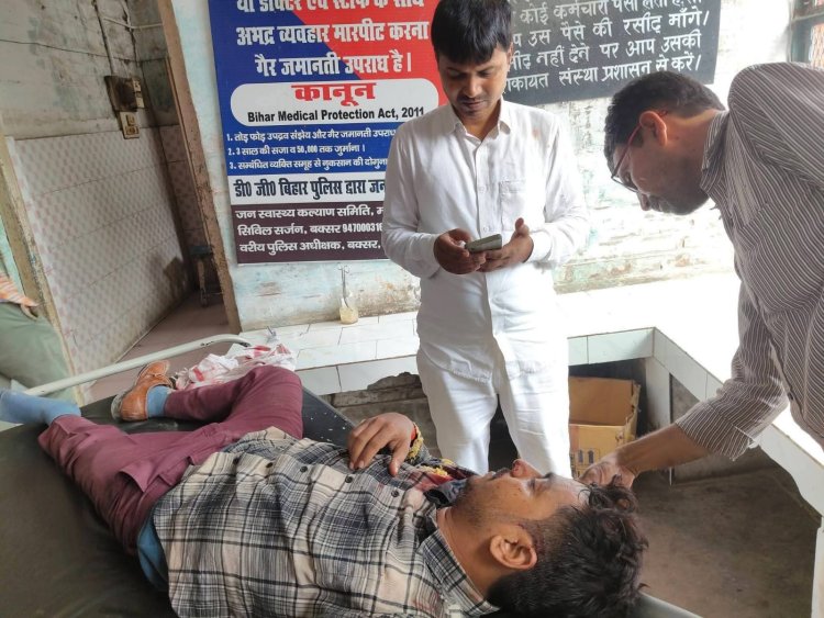 फोरलेन पर फिर हादसा, बाइक सवार युवक गंभीर; बक्सर रेफर