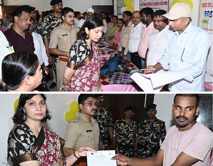 ग्रामीणों के दरवाजे पहुंचा जिला प्रशासन, डीएम-एसपी ने सुनी फरियाद