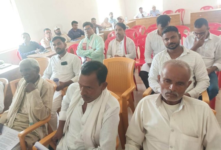 चौसा बीस सूत्री की बैठक में अफसरों से जवाबदेही की मांग, अंचल कार्यालय में दलालों के हस्तक्षेप पर जताई नाराजगी
