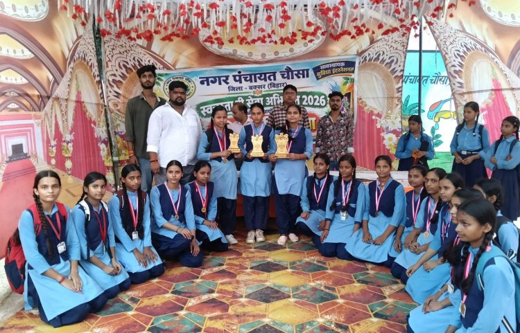 रंगोली के जरिए स्वच्छ विद्यालय, कूड़ा प्रबंधन और स्वस्थ वातावरण का संदेश; __ सात समूहों ने लिया प्रतियोगिता में हिस्सा