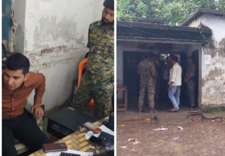 आधार सेंटर पर छापा, कंप्यूटर जब्त; 9 हजार से अधिक नकद बरामद