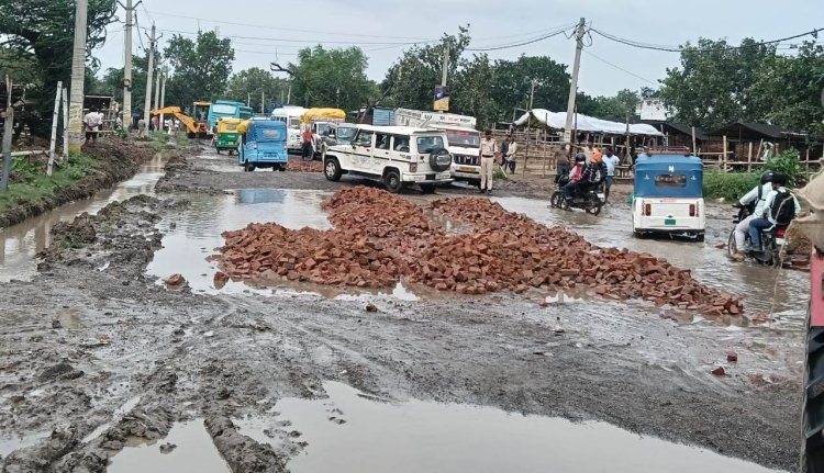 खबर का असर: यादव मोड़ पर सड़क की भराई के साथ नाला निर्माण की कवायद तेज