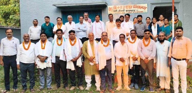 11 शिक्षकों की विदाई में छलकीं यादें, भावुक हुआ डुमरी स्कूल परिवार