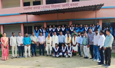 विद्यालय से विदाई, यादों में रहेंगे शिक्षक: सम्मान समारोह में भावुक हुआ माहौल