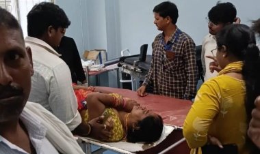 जर्जर सड़क पर नियंत्रण खोकर फिसली बाइक, गंगा स्नान से लौट रही महिला जख्मी, ग्रामीणों ने पहुंचाया अस्पताल