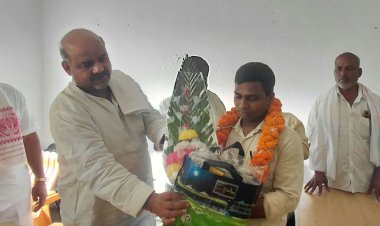 केसठ पंचायत सचिव अभय कुमार को भावभीनी विदाई, मुखिया ने आयोजित किया सम्मान समारोह