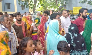 घरों के ढहने लगे हिस्से, फिर भी नहीं जागा प्रशासन; चूल्हा जलाकर महिलाओं ने किया प्रदर्शन