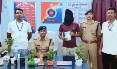 तत्काल टिकटों की कालाबाजारी पर आरपीएफ का शिकंजा, डुमरांव से कथित दलाल गिरफ्तार