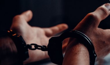 नहर मार्ग पर शराब तस्करी की कोशिश नाकाम, 37.5 लीटर शराब के साथ तस्कर गिरफ्तार बाइक जब्त