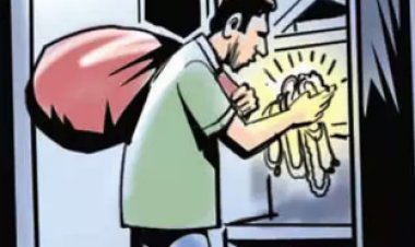 डुमरांव में बंद घर से चोरों पांच लाख से अधिक के आभूषण व 50 हजार नगद चुराए