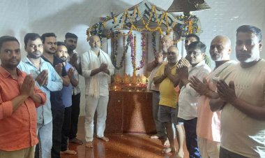 केसठ के मां काली मंदिर में धूमधाम से हुई महाआरती, छठे दिन मां कात्यायनी की हुई पूजा-अर्चना