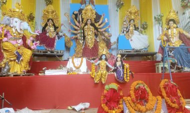 रोशनी में नहाया डुमरांव, मां के जयकारों से गूंज उठीं गलियां
