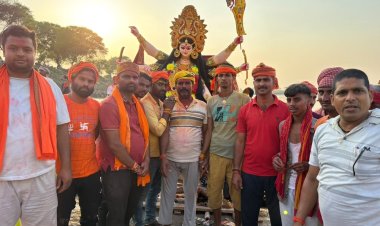 नम आंखों से मां दुर्गा को विदाई, अब पर्यावरण बचाने की चुनौती
