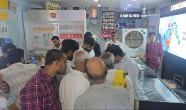 मोबाइल दुकान से 40 लाख की संपत्ति चोरी पर भड़के पूर्व विधायक अजीत कुशवाहा, अपराधियों की गिरफ्तारी और सामान की बरामदगी की मांग