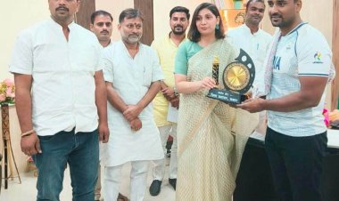 अंतरराष्ट्रीय मंच पर बक्सर का मान बढ़ाने वाले अविनाश पहलवान का डीएम ने बढ़ाया सम्मान