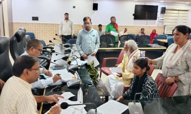 जनता दरबार में गूंजी आमलोगों की समस्याएं, 30 आवेदनों पर कार्रवाई के निर्देश