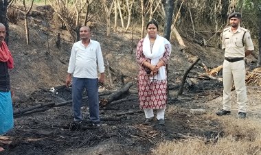 सात भाइयों का आशियाना राख, अब पॉलिथीन शीट के सहारे गुजर-बसर