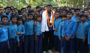 जिस स्कूल में गढ़े सपने, वहीं लौटकर अविनाश ने बच्चों को दिखाई कामयाबी की राह