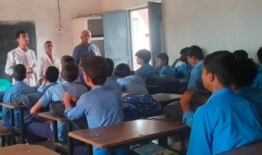 छठ घाटों की स्वच्छता का संदेशवाहक बनें बच्चे, अजय राय ने दिलाया संकल्प