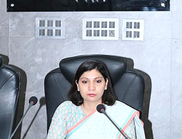 विकास योजनाओं में देरी बर्दाश्त नहीं, 30 नवंबर तक नल-जल व चापाकलों की मरम्मत का अल्टीमेटम