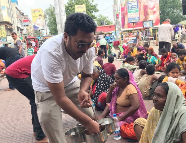सेवा और समर्पण की मिसाल बना भोजन बैंक, 79वें सप्ताह भी जरूरतमंदों को कराया निःशुल्क भोजन