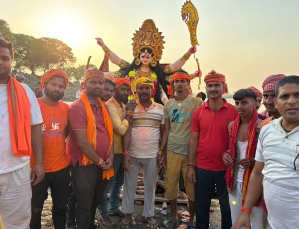 नम आंखों से मां दुर्गा को विदाई, अब पर्यावरण बचाने की चुनौती