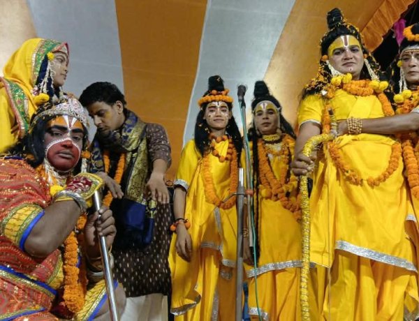 भरत-राम का मिलन देख छलक उठीं आंखें, जय श्रीराम से गूंजा यमुना चौक