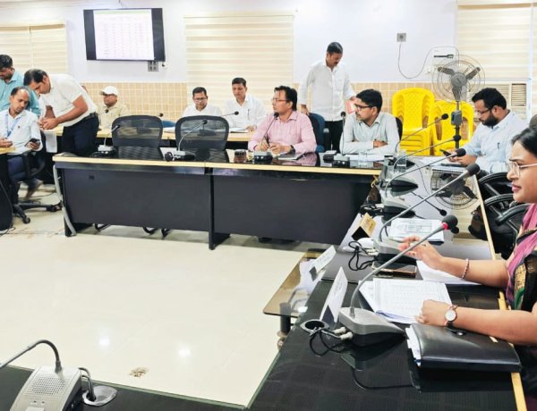 शौचालय भुगतान में सुस्ती पर भड़कीं डीडीसी, दो दिन में भुगतान निपटाने का अल्टीमेटम