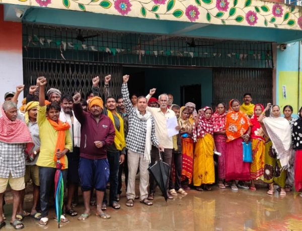 3 नवंबर से बिहार में थमेगी शहरों की सफाई, डुमरांव में सफाईकर्मियों ने नगर परिषद को घेरा