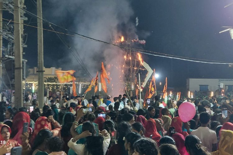 धू-धू कर जला रावण, ‘जय श्रीराम’ के जयकारों से गूंज उठा कतिकनार