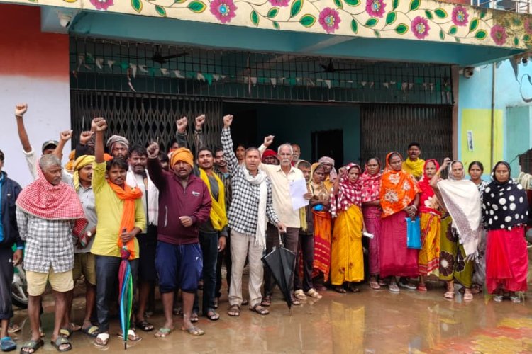 3 नवंबर से बिहार में थमेगी शहरों की सफाई, डुमरांव में सफाईकर्मियों ने नगर परिषद को घेरा