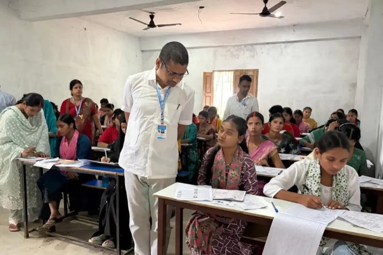 कड़ी निगरानी के बीच शुरू हुई स्नातक सेमेस्टर-तीन की परीक्षा, पहले दिन दो परीक्षार्थी रहे गैरहाजिर