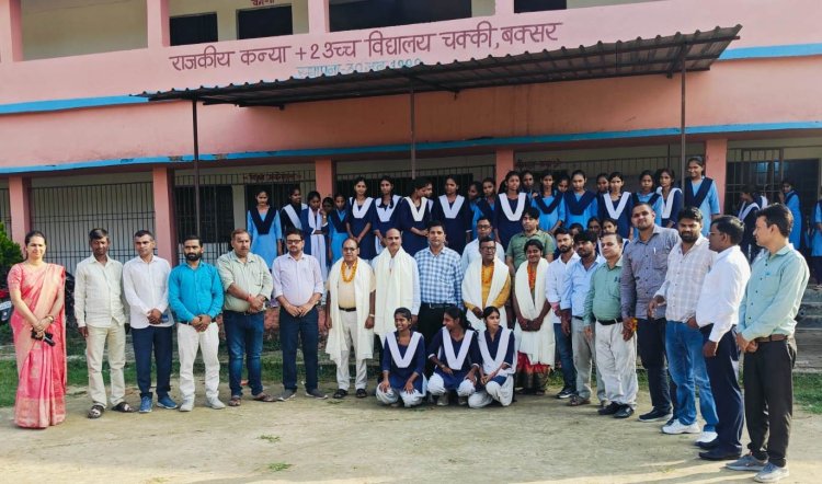 विद्यालय से विदाई, यादों में रहेंगे शिक्षक: सम्मान समारोह में भावुक हुआ माहौल