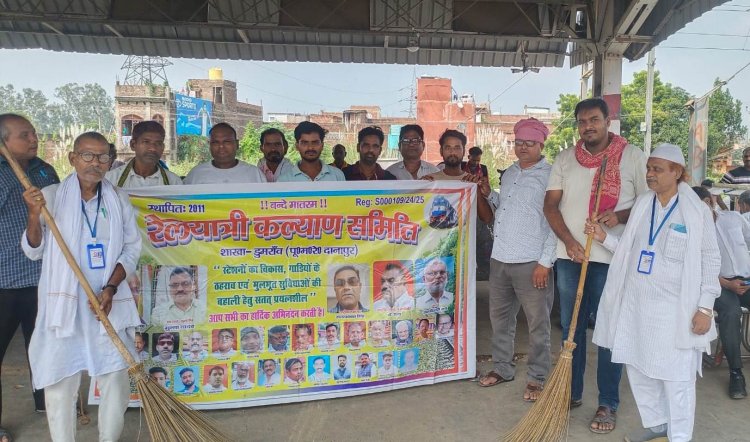 गांधी-शास्त्री जयंती पर स्टेशनों की सफाई, दिया स्वच्छता का संदेश