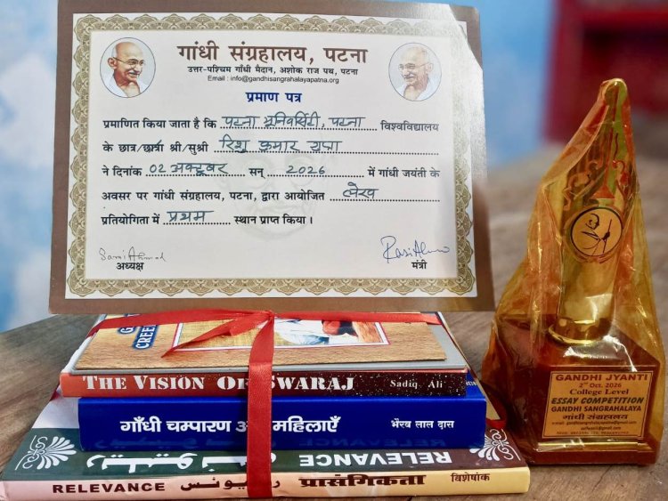 कसिया के रिशु ने पटना में लहराया परचम, इंटर-कॉलेज निबंध प्रतियोगिता में बने अव्वल
