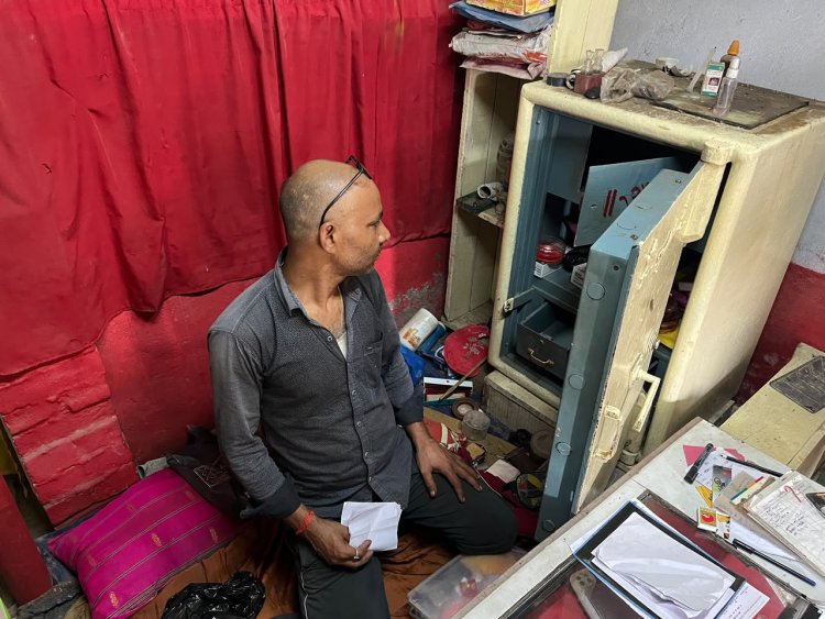 प्रतापसागर में ज्वेलरी दुकान को बनाया निशाना, पिछले दरवाजे का ताला तोड़कर वारदात को दिया अंजाम; सीसीटीवी फुटेज खंगाल रही पुलिस