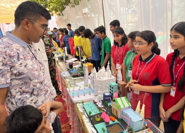 बच्चों के मॉडल में दिखा भविष्य का विज्ञान, ताजमहल से चंद्रयान तक बिखरी कल्पनाओं की उड़ान