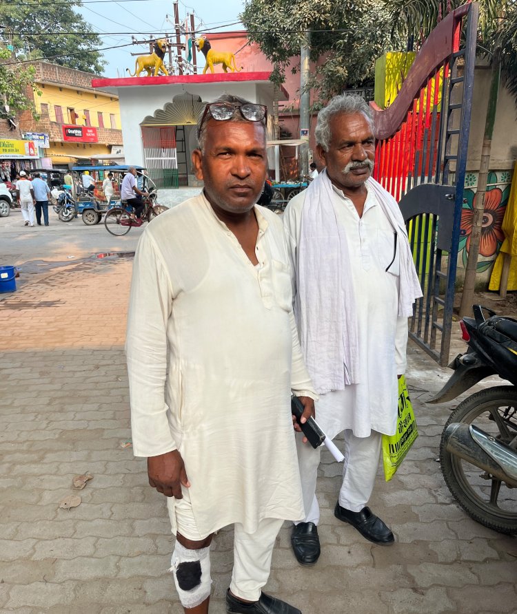 बिजली कार्यालय में कर्मियों और उपभोक्ताओं के बीच मारपीट, तीन आवेदन से गरमाया मामला
